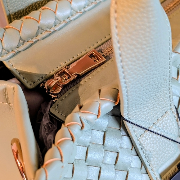 Mint Green Tote Bag Matching Wallet And Removable Adjustable Crossbody Strap. - Picture 3 of 7